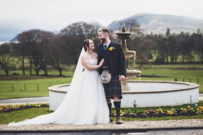 Rainy Day Romance at Cornhill Castle – A Joyful Wedding Adventure with Kris Soul Photography